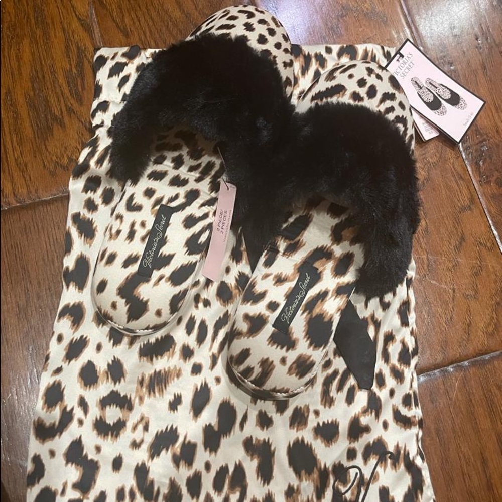 Victoria’s Secret Slippers Size Small NWT